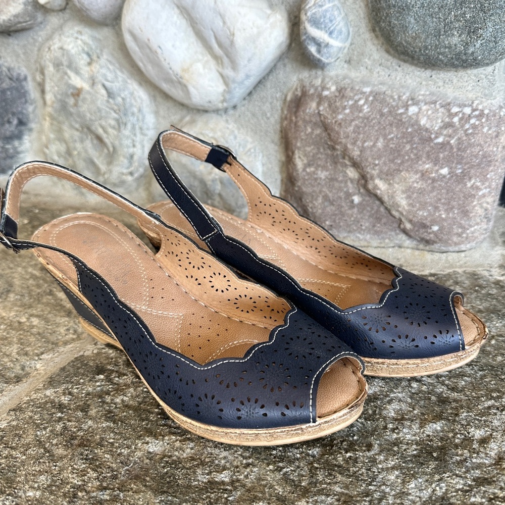 NWOT Patrizia lotis wedge heel sandals